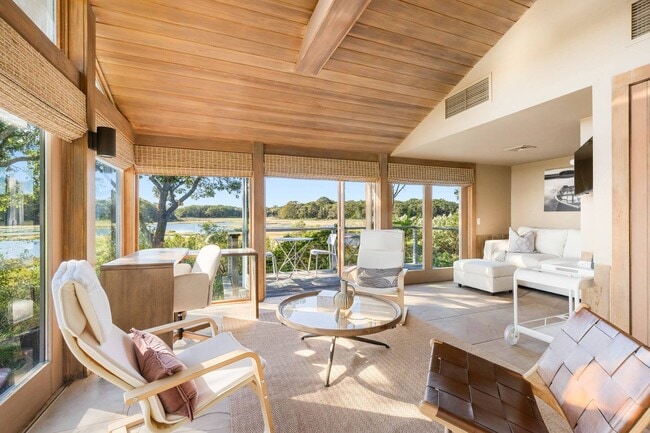 Building Photo - 60 Woodland Dr