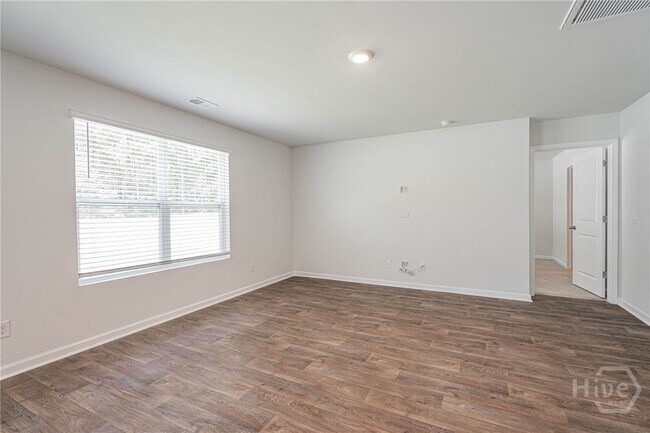 Building Photo - 1004 Bergamot Rd