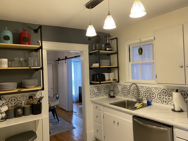 164 Kitchen - 162 Broadway