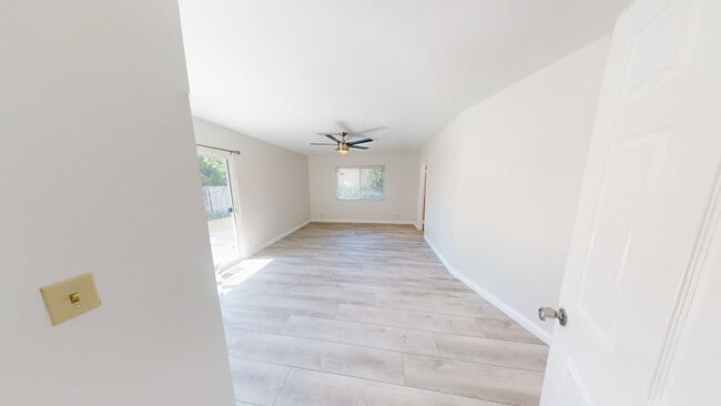 Building Photo - 5165 Remington Rd