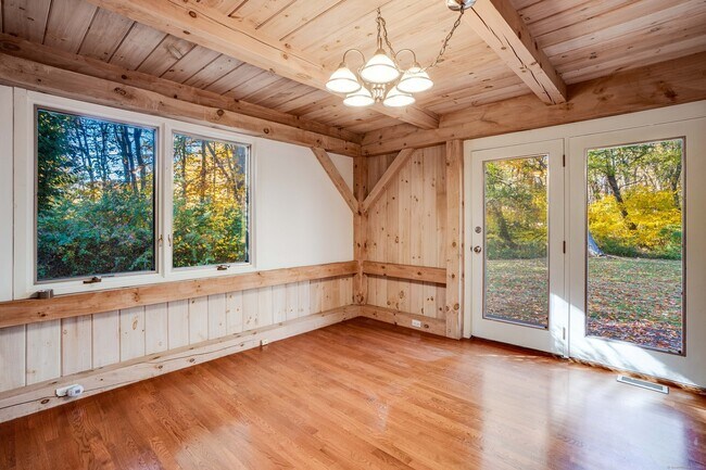 Building Photo - 123 Cove Rd