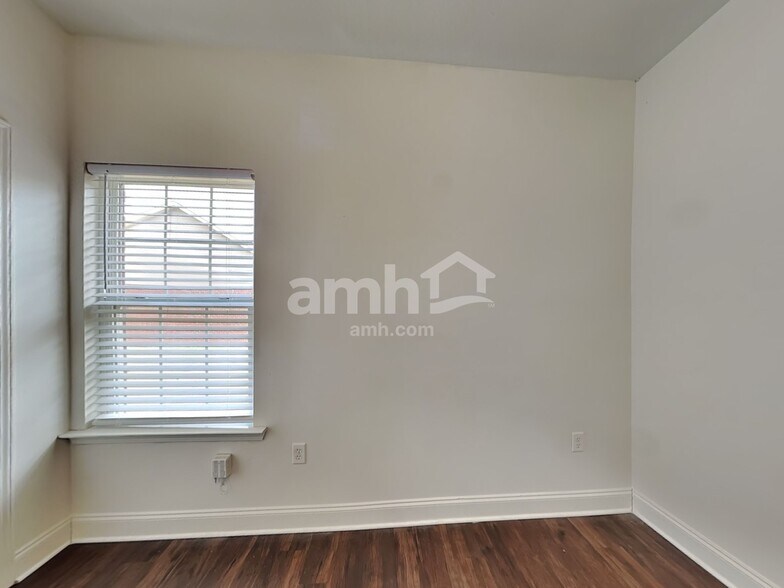 Building Photo - 439 W Rustling Leaves Ln