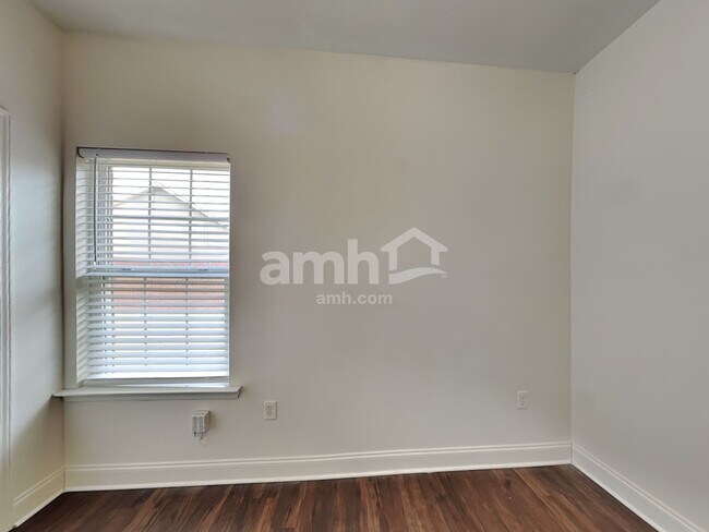 Building Photo - 439 W Rustling Leaves Ln