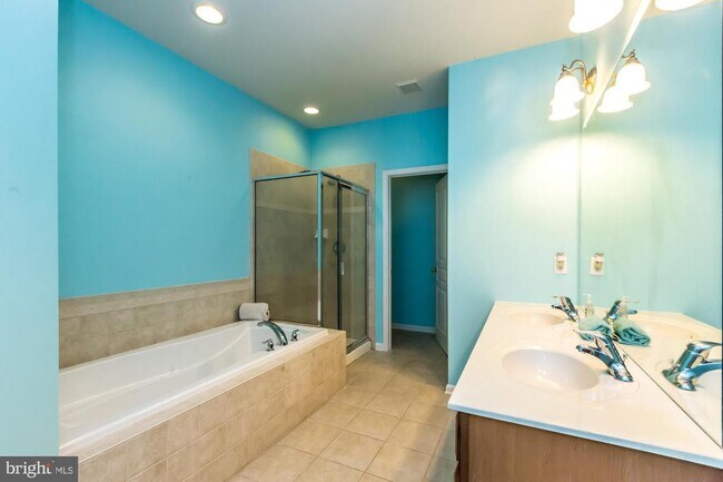 Building Photo - 684 Churchill Rd