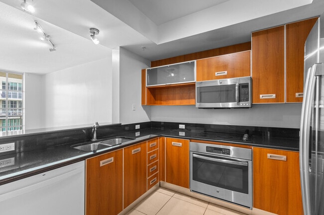 Building Photo - 410 Evernia St