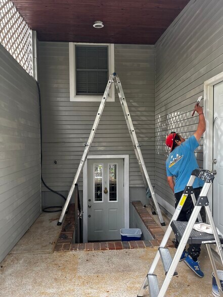 Entryway - 142R Page Rd