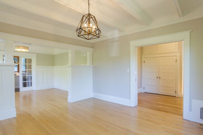 Building Photo - 6bd/3.75ba Seattle Home