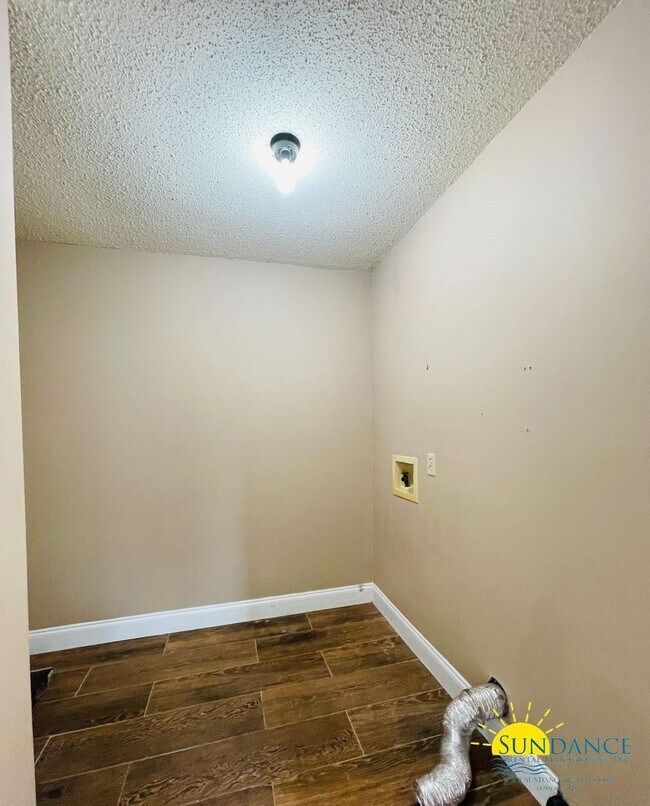 Building Photo - Great 2 Bedroom Townhouse in Fort Walton
