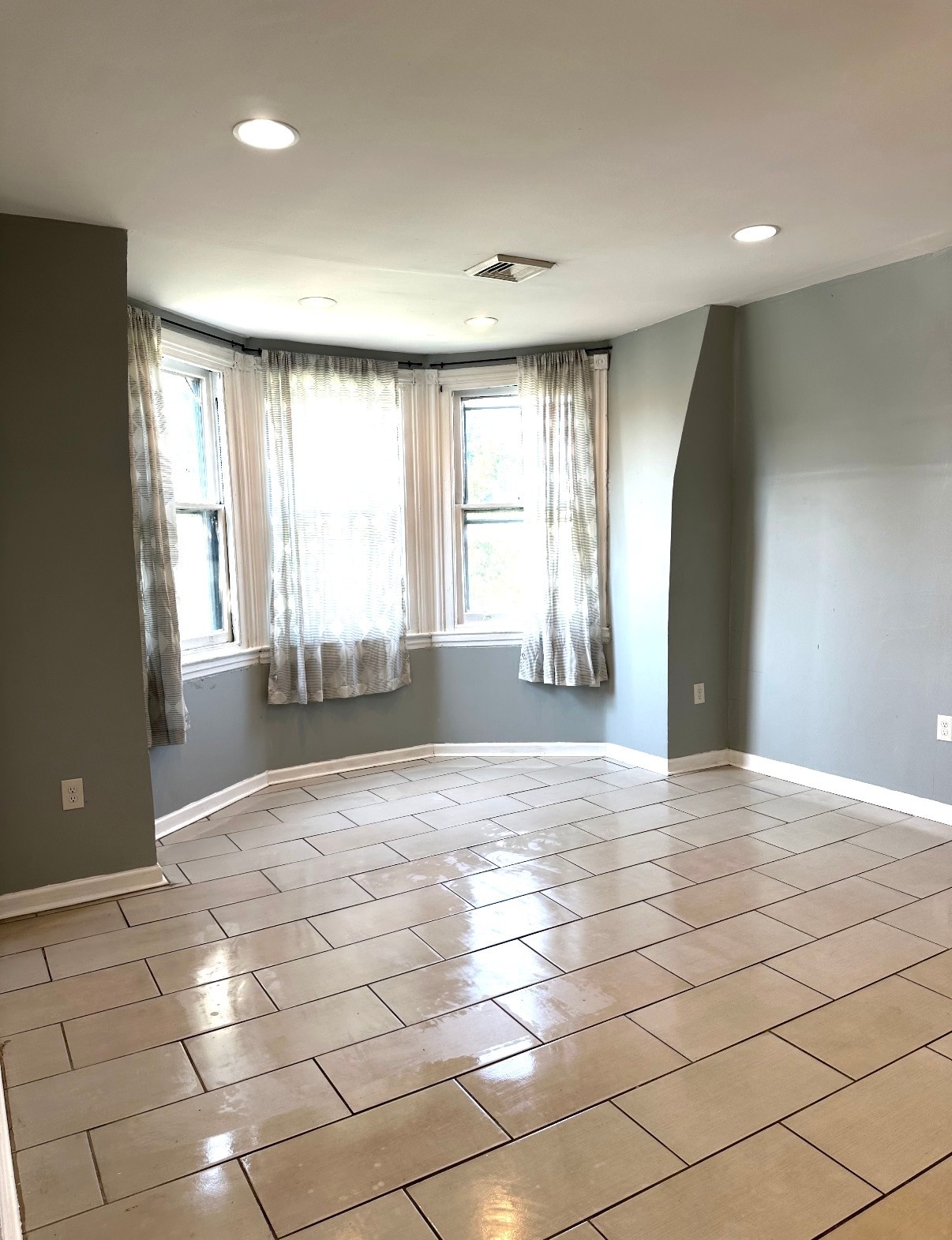 Main living space - 4909 Cedar Ave