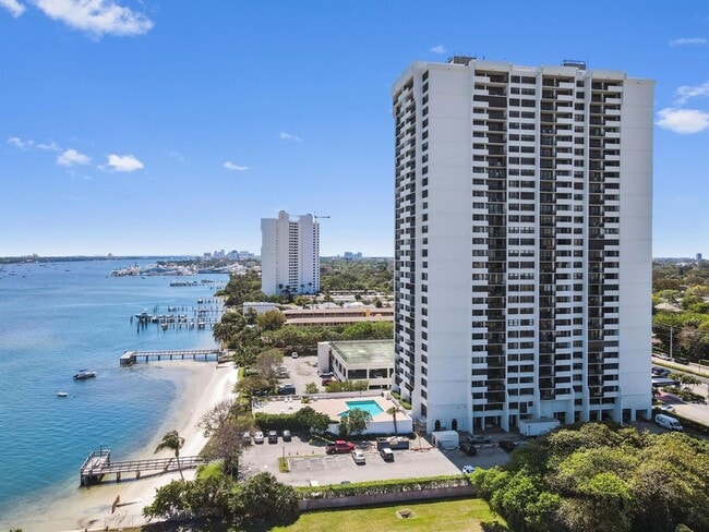 Building Photo - 5600 N Flagler Dr