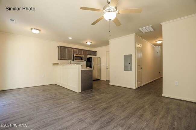 Building Photo - Townhome in Boyington W/GARAGE in Boyington Place!