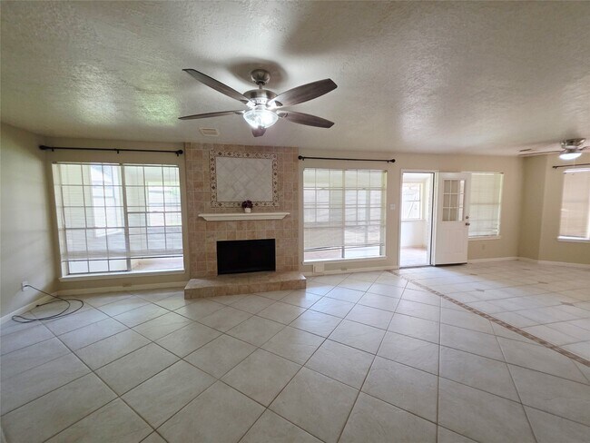 Building Photo - 10306 Jockey Club Dr