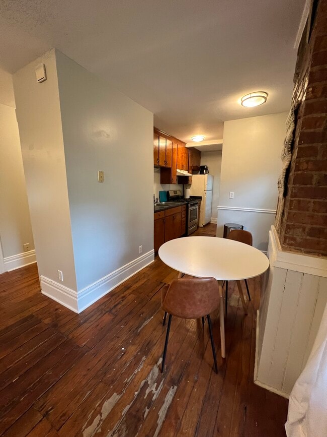 Building Photo - 46 Hickory St