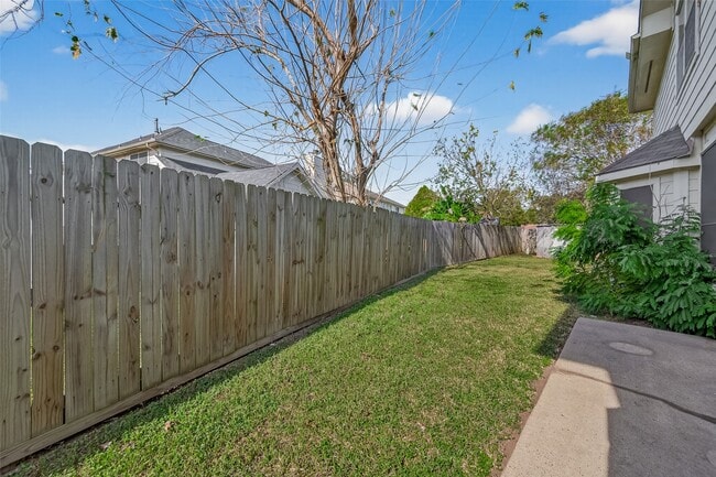 Building Photo - 16315 April Ridge Dr