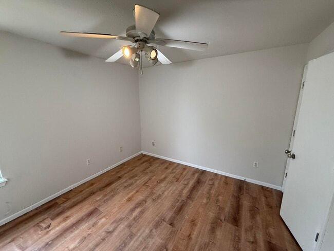 Building Photo - 1415 Raleigh Dr