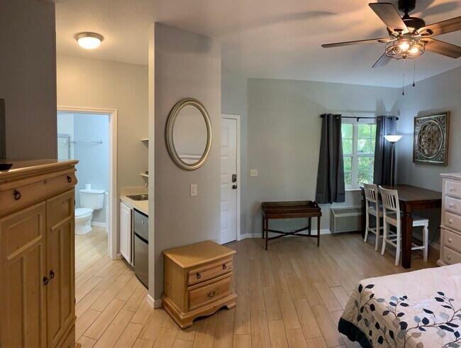 Building Photo - 9905 Perfect Dr