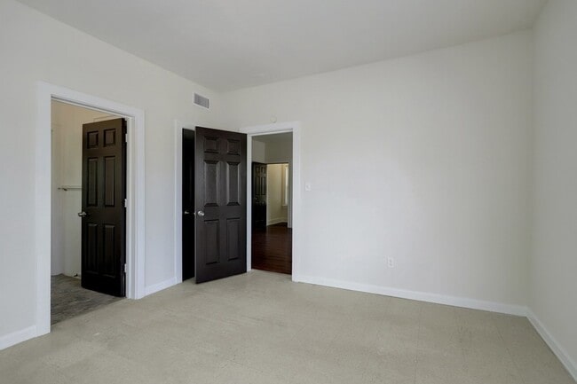 Building Photo - 3002 Isabella St