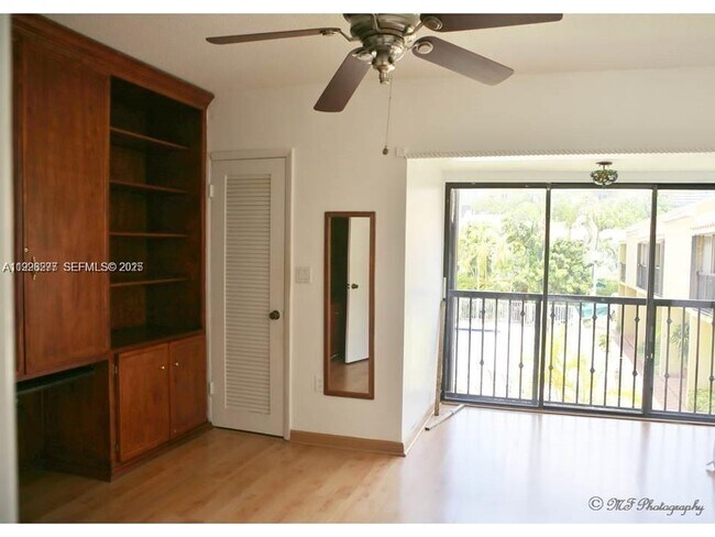 Building Photo - 1990 Brickell Ave