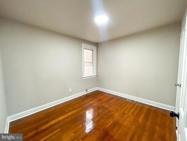 Building Photo - 6818 Wyncote Ave