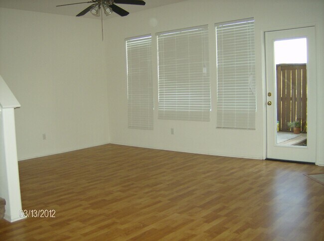Building Photo - Spacious Three Bedroom Townhouse with Atta...