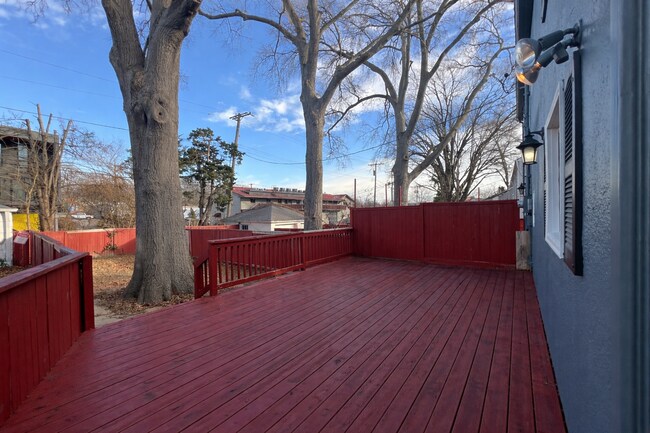 Building Photo - SEE IT NOW: Bright 3-Bed, 2.5-Bath Townhouse with Private Deck & Fenced Yard in Oak Meyer Gardens!