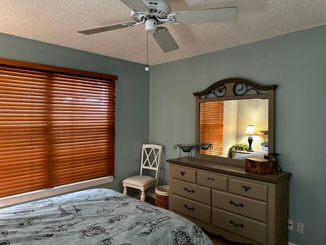 Building Photo - 2543 Bedford Mews Dr