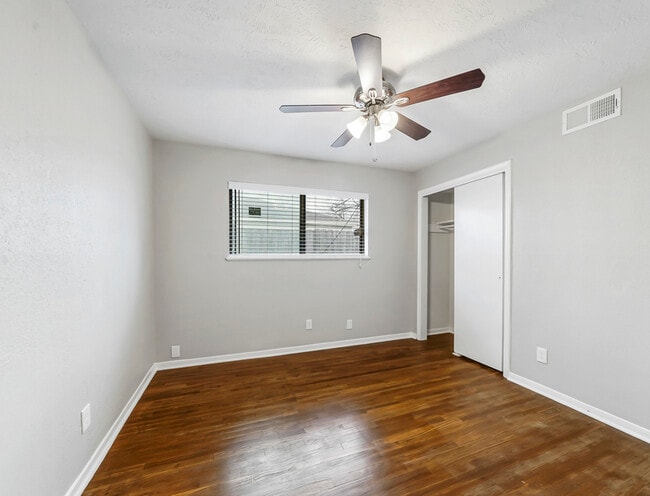 Building Photo - 5807 Burlinghall Dr