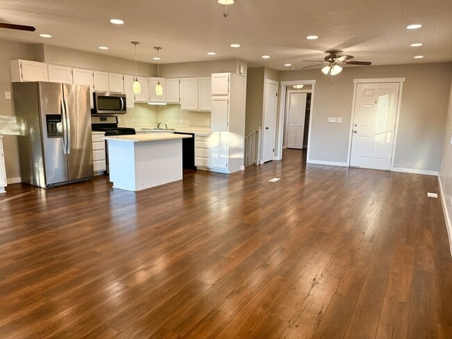 Building Photo - 7428 S 700 E