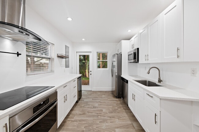 Building Photo - 35 SE 12th St