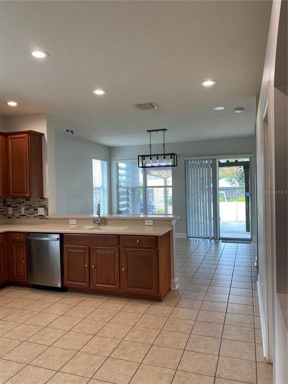Building Photo - 17414 New Cross Cir