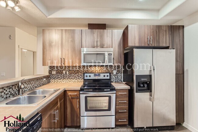 Building Photo - Cute 2 bedroom ground floor Condo located ...