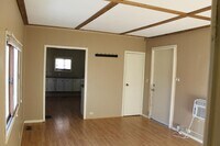 Building Photo - 112 E Cherry St