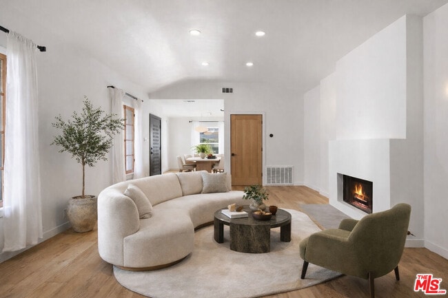 Building Photo - 4837 Gentry Ave