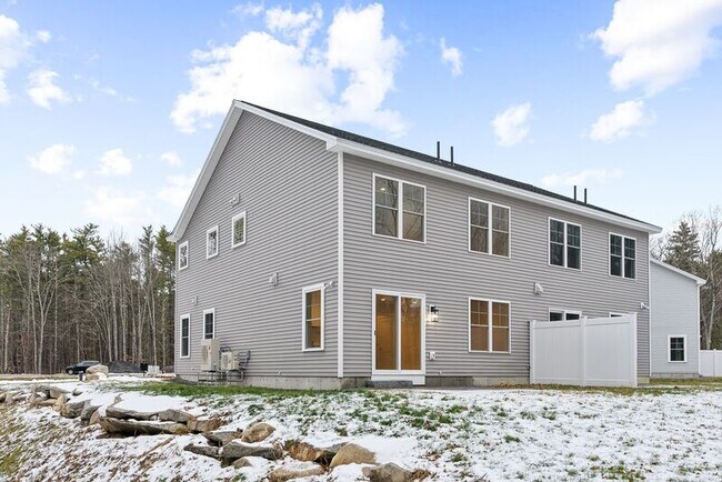 Building Photo - 24 Foliage Way