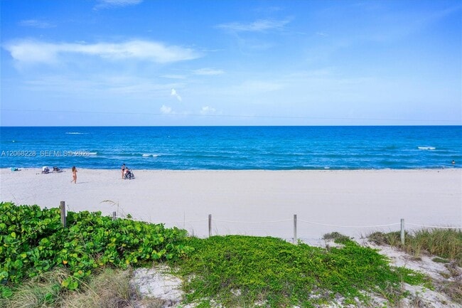 Building Photo - 5001 Collins Ave