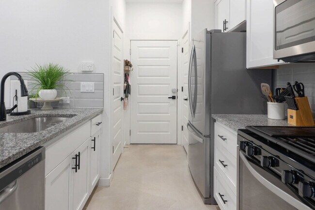 Building Photo - Spacious 3-Bedroom Townhouse Retreat
