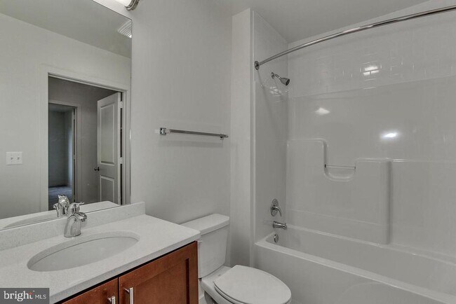 Building Photo - 905 N Arlington Blvd