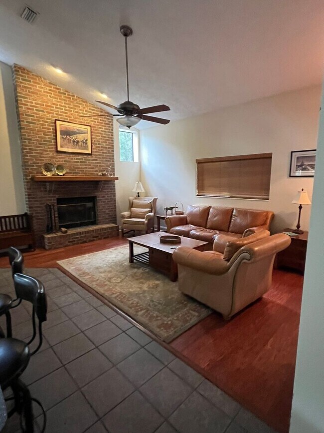 Building Photo - 3 Bedroom, 2 Bathrooms, with pool on 3 Acres