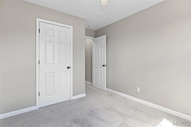 Building Photo - 489 Shade Tree Ln