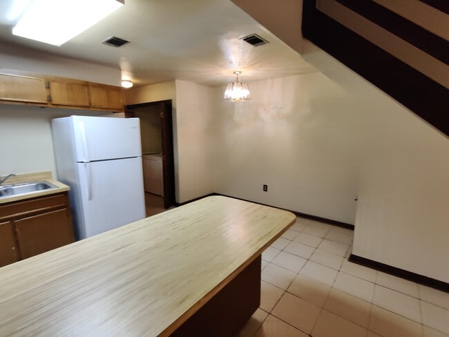 Building Photo - 1105 Ocala Rd