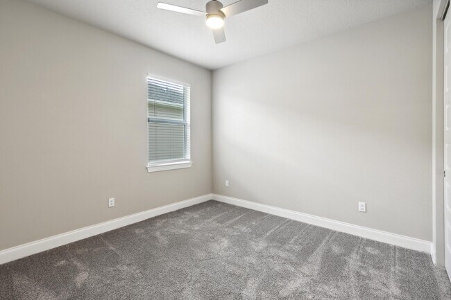 Building Photo - 6616 Cloverdale Ave