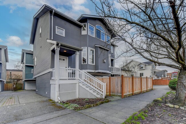 Building Photo - AMAZING GREENLAKE AREA TOWNHOME AVAILABLE ...