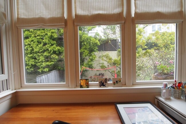 Building Photo - Cozy and spacious 3br condo in Presidio Heights