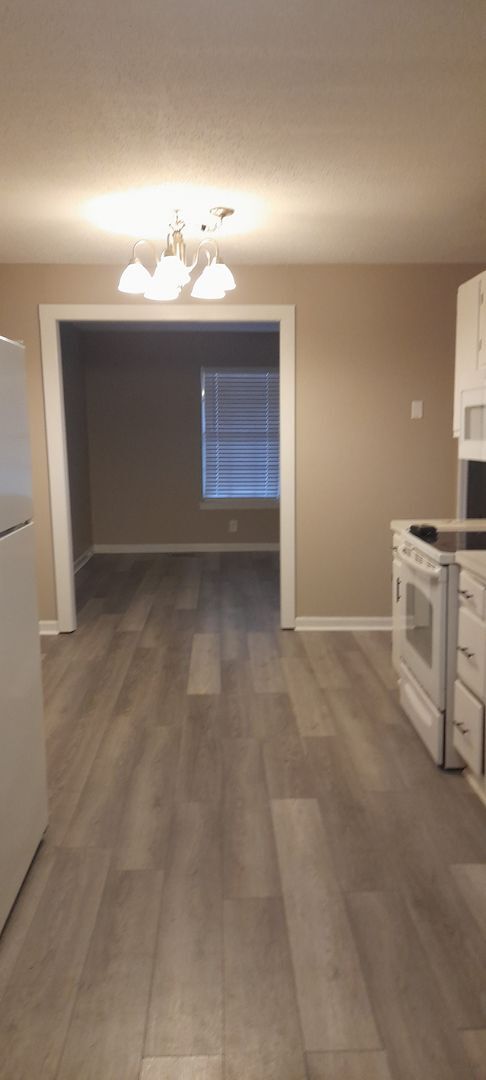 Building Photo - 7273-7275 Valley Ln