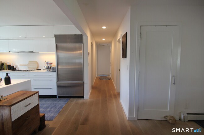 Building Photo - 83 Quinlan Ave