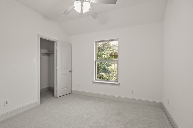 Building Photo - 71 Black Swan Pl