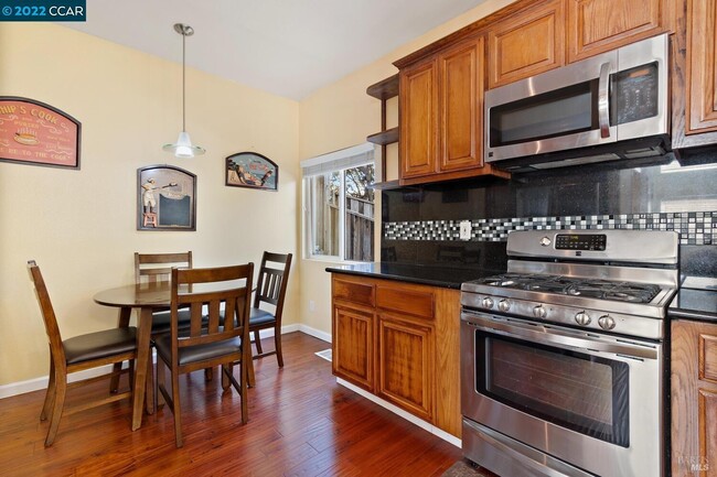 Building Photo - 561 Jade Cir