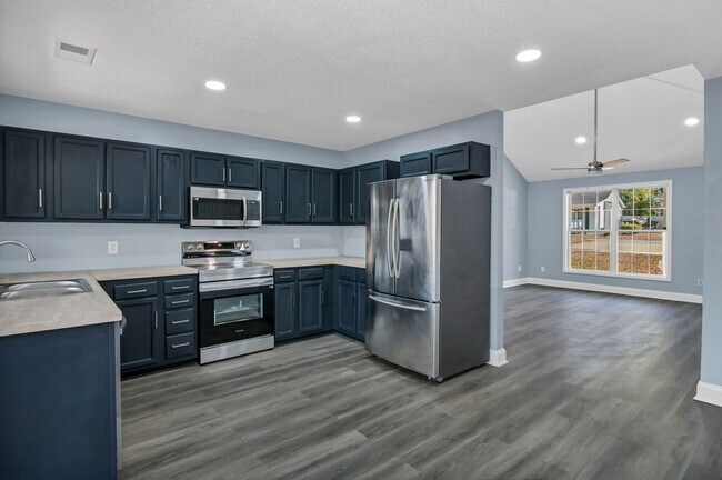 Building Photo - Beautifully Updated 3BR Home Minutes from Fort Jackson, VA Hospital & I-77