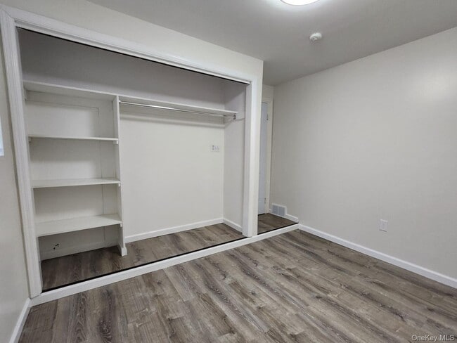 Building Photo - 24 Tennyson Dr