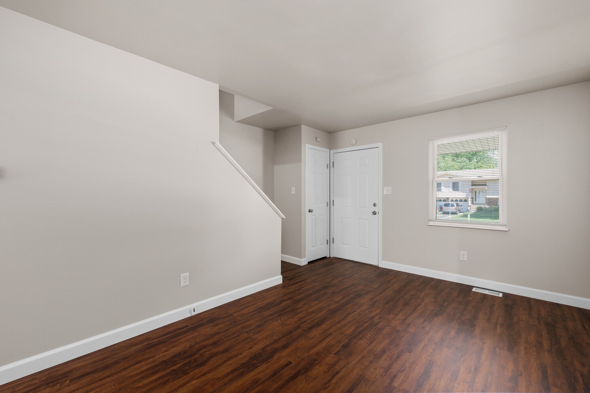 Building Photo - 133 Park Charles Blvd S